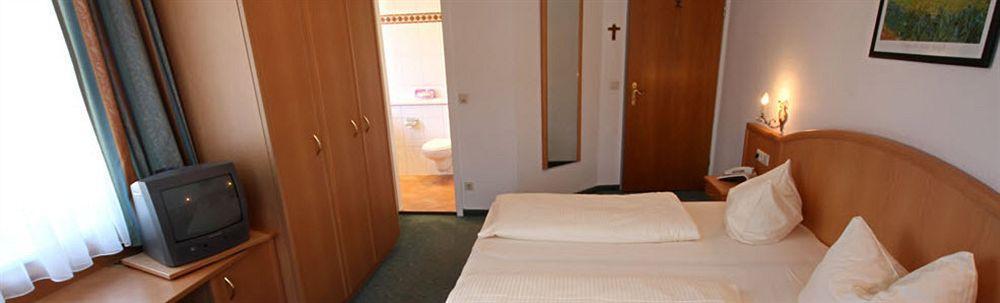 Hotel Roter Hahn - Bed & Breakfast Garmisch-Partenkirchen Extérieur photo