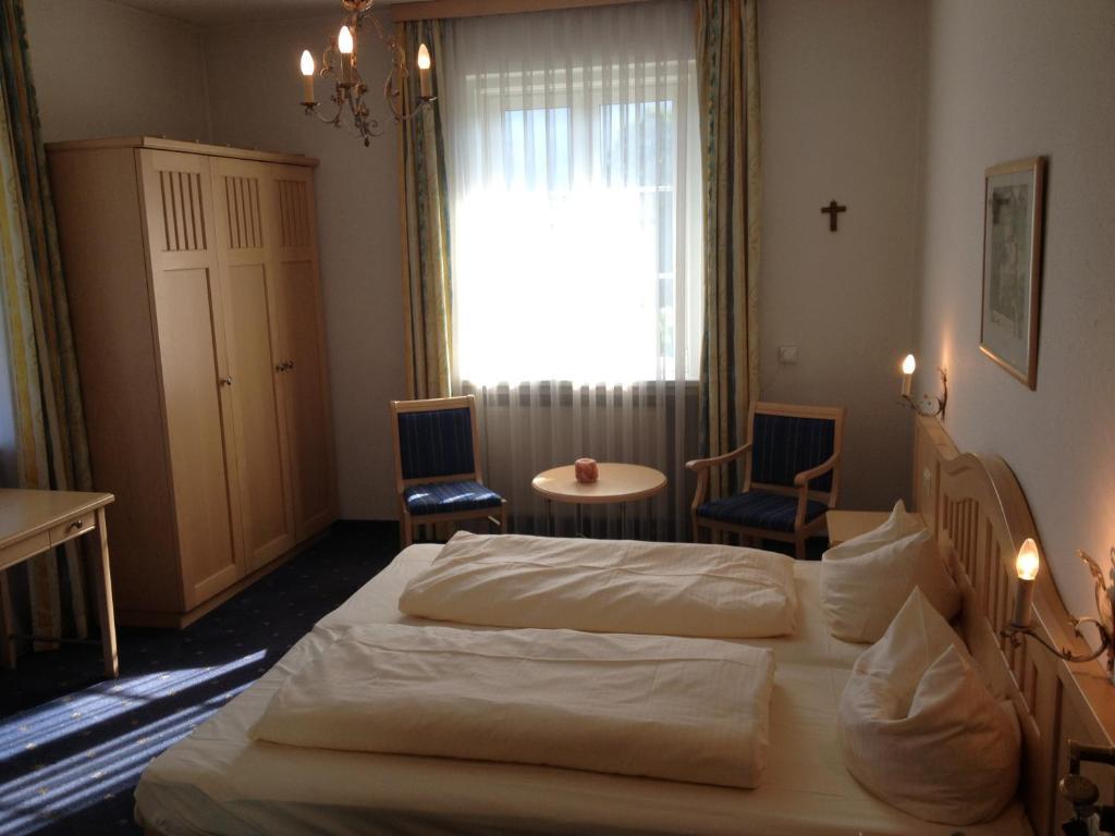 Hotel Roter Hahn - Bed & Breakfast Garmisch-Partenkirchen Chambre photo